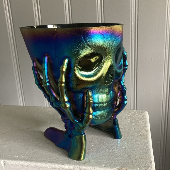 NWT Green Iridescent Oil Slick Skull 💀 in Hands Snack or Candy Bowl Decoration - Picture 16 of 17